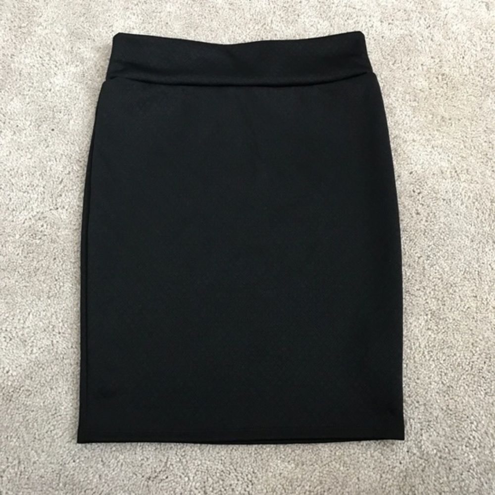 NWT Lularoe Black Cassie - SOLID XL